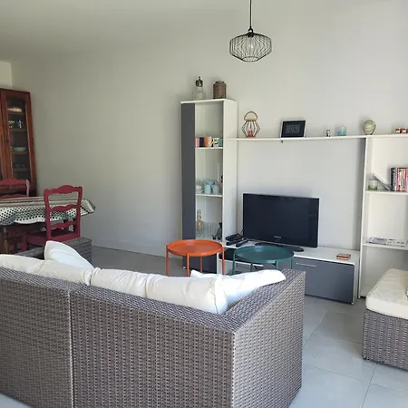 Chez Jeannette Nyaraló *